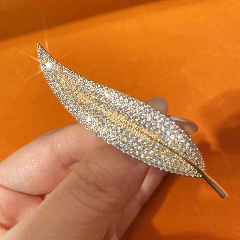 

Brooches For Women Super Brooch Corsage Feather Pin CZ Cardigan Shawl Buckle Fine Jewelry High Quality Accessories Drop