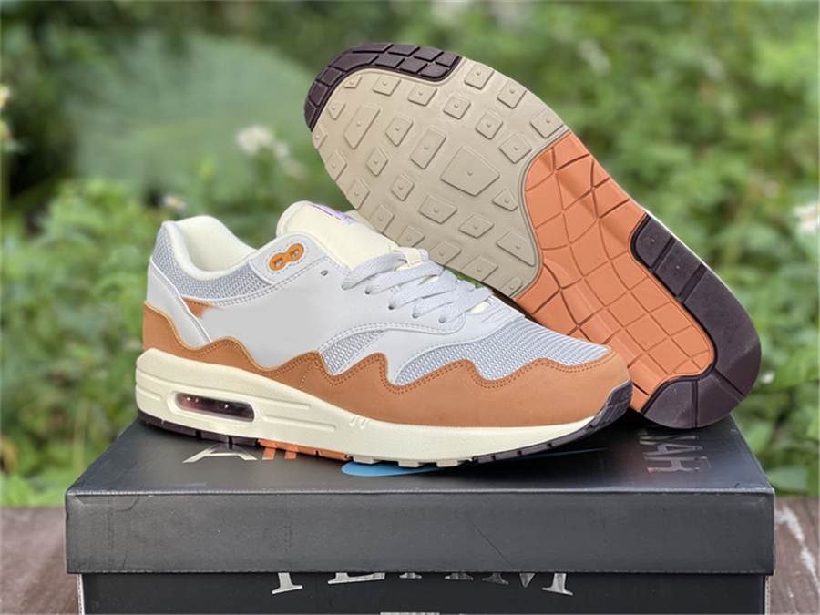 

2021 Release patta x 1 Monarch DH1348-001 Shoes Sports Sneakers Women Mens Metallic Silver Pure Platinum With Original Box