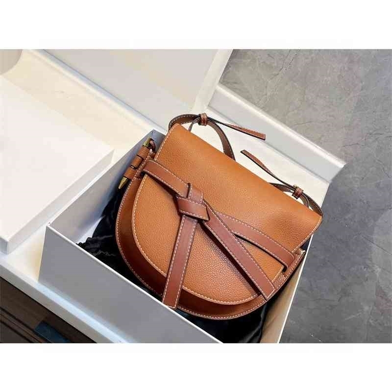 

Women Luxurys Designers Bags 2021 Calfskin saddle large capacity street trend, color contrast wit Designer Handbag Handbags Totes Crossbody Bag