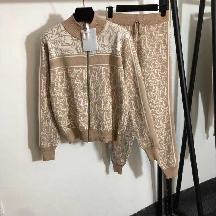 

kahki color womens Knitted sports suit two Piece Pants Presbyopia letter long-sleeved zipper cardigan jacket + rope elastic waist radish, 02