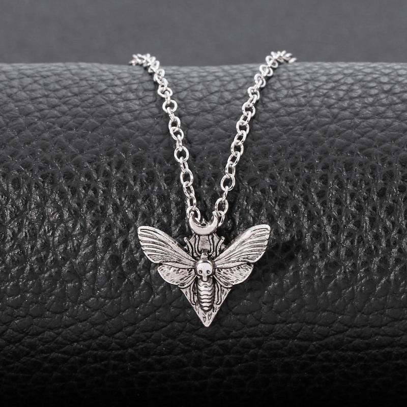 

Pendant Necklaces 2021 Punk Dead Moth Antiquity Mini Insect Necklace Vintage Strange Collar Chain For Man Women Chic Jewelry Gift