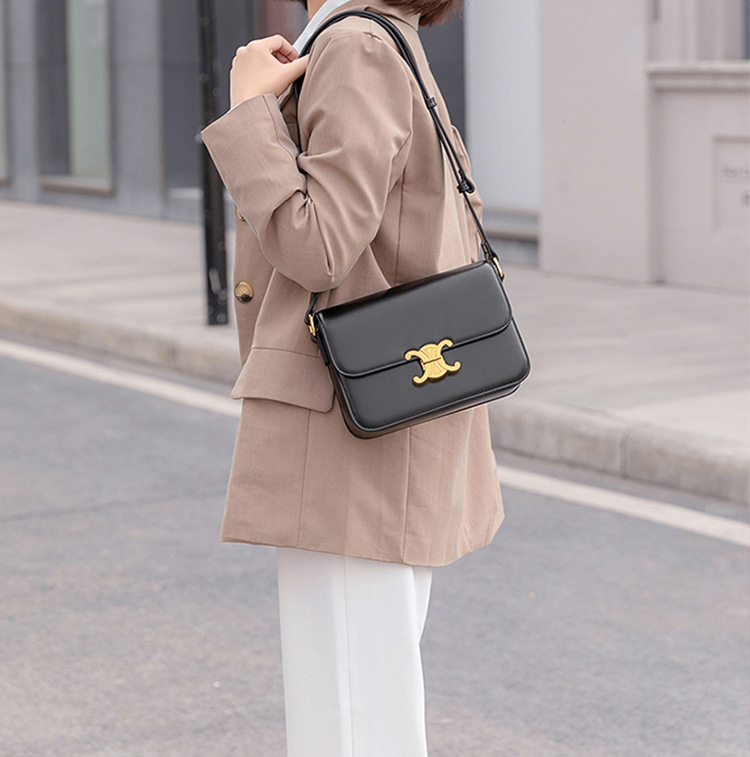 Le même style de Lisa Arc de Triomphe Petite Square 2021 Nouveau Mode Tofu Sens Advanced Sensez une épaule Slant à travers le sac Femme