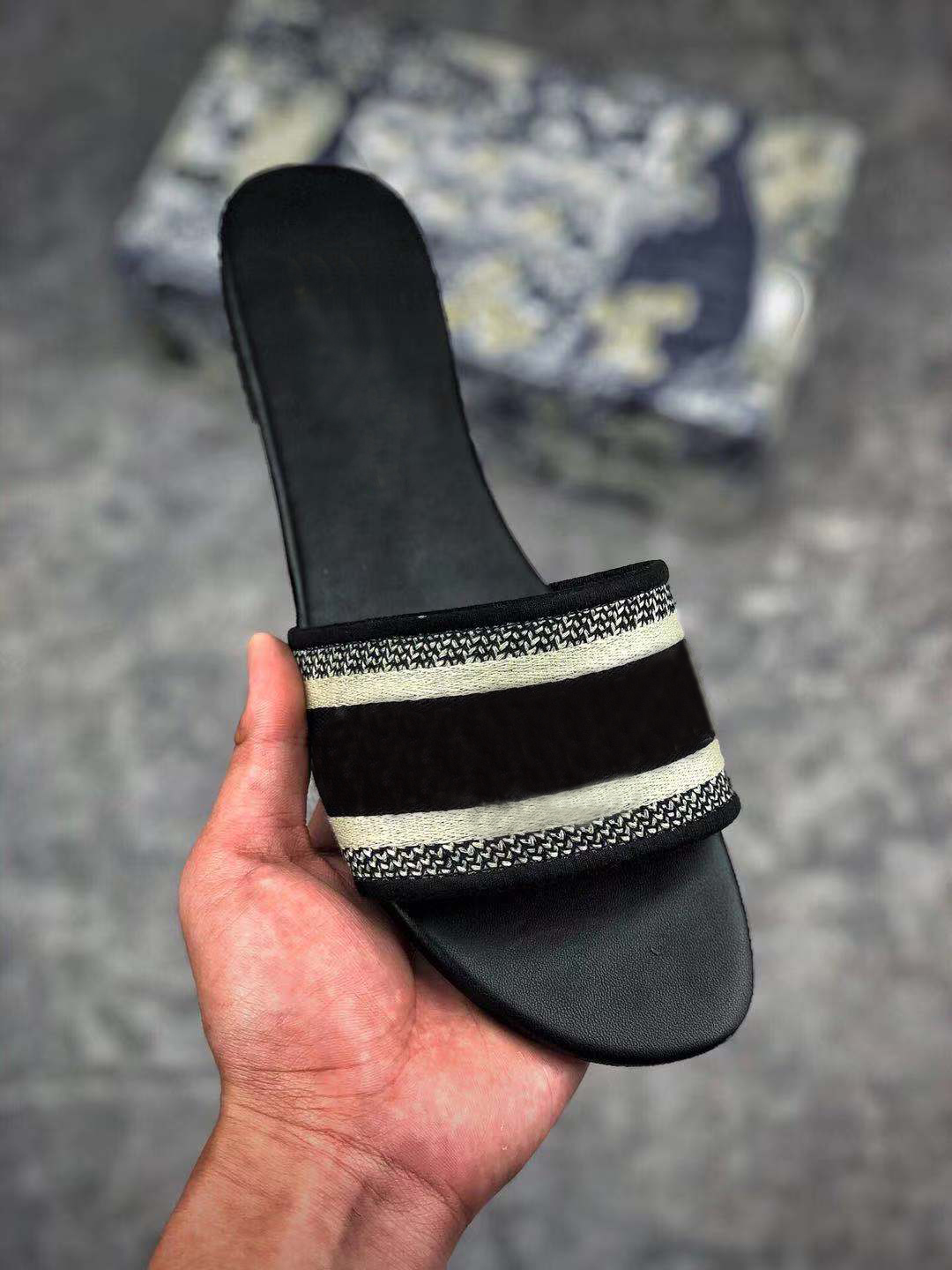 

High Quality Mens Womens Slipper Summer Sandals Beach Slides Fashion Leisure Slippers Ladies Sandali Bathroom Home Shoes Classic Letter Prin, Black