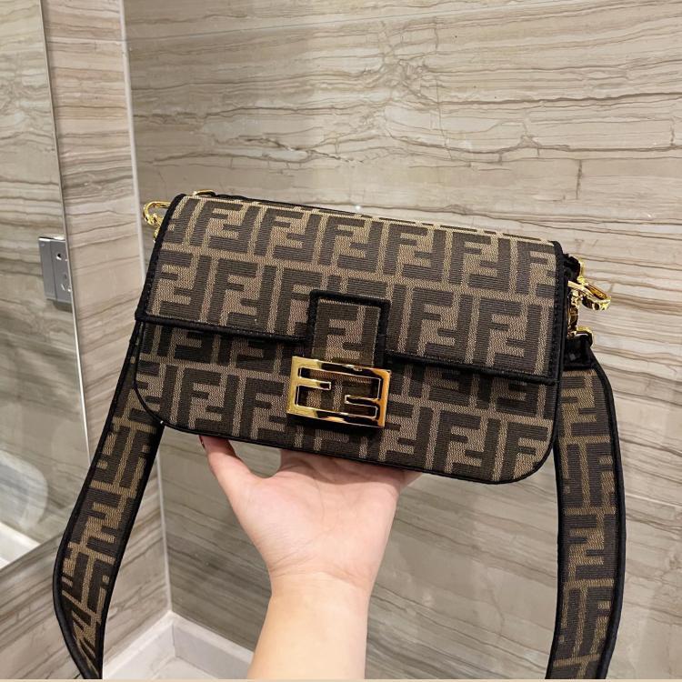 

Designer Luxurys Ff Fashion Fend Women' in the Old Flower Stick Armpit f Family Messenger Handbag Classic Storage Bags