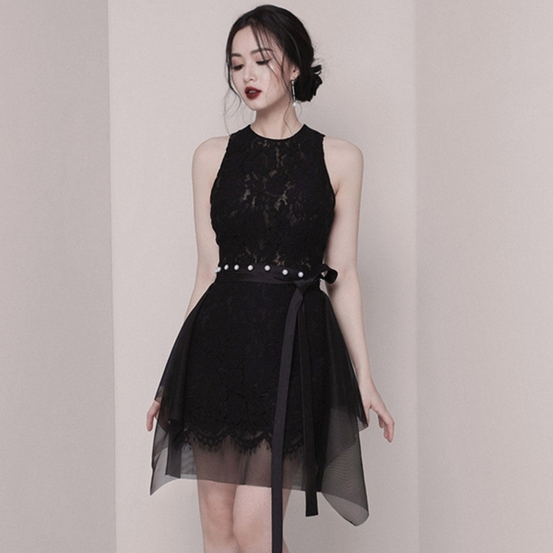 

High Quality Summer Fashion Black White Sleeveless O-neck Stitching Mesh Hemline Beading Lace up Women' Elegan Dress 210525