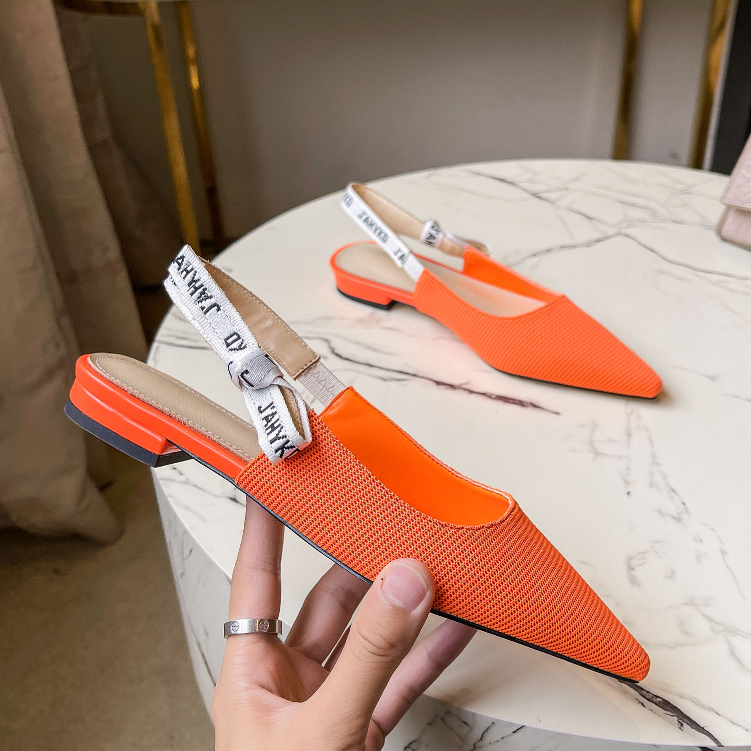 

Sandals Marca de luxo sandálias verão mulher plana designer sapatos moda apontou mulas laranja cor do vinho preto cinza bombas tamanho 10 HCQB, 1# shoe box