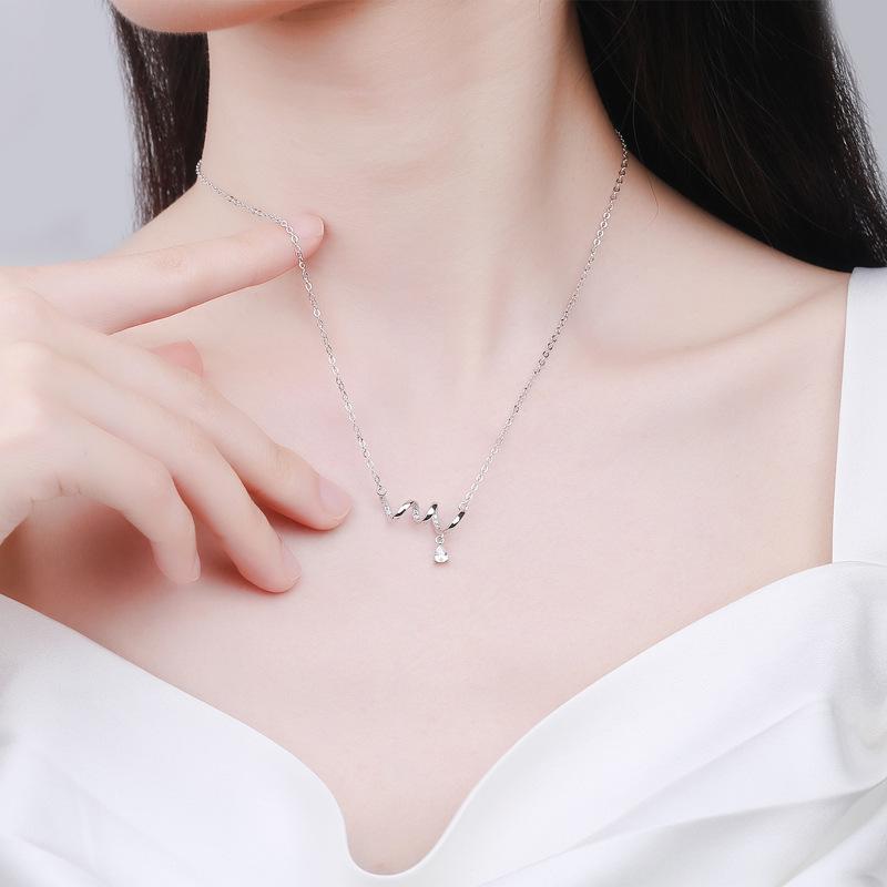 

Pendant Necklaces Rotating Necklace S925 Sterling Silver Light Luxury Design Ins Cold Style Simple Accessories Send A Girlfriend Gift