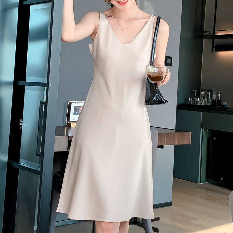 21 French Satin Suspender Dign for Wearing Out with Suit Ice Silk Dr&#039;s Summer Long Skirt-image-702224845