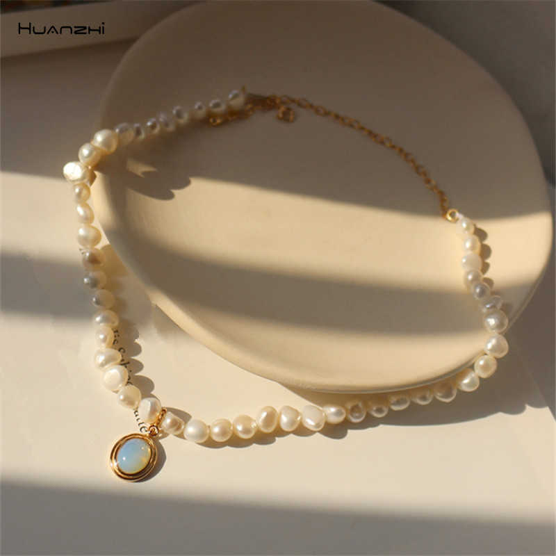 

HUANZHI 2020 New Baroque Freshwater Natural Pearl Moonstone Pendant Necklace Geometric Irregular for Women Girls Party Jewelry P0809