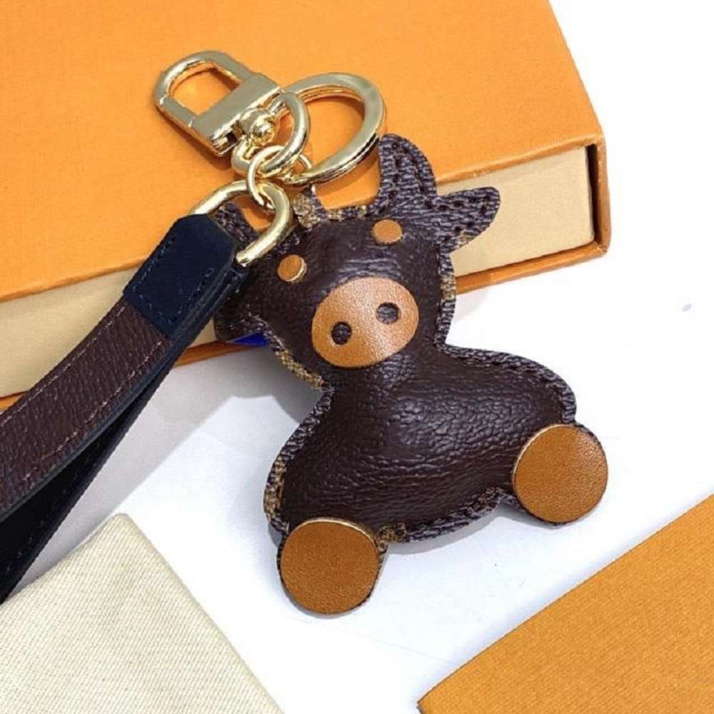 

Designer Fashion Keychains OX Cattle Cow Keychain Men High Quality Car Keyring Holder Women Bull Pendant Key Bag Chains, Silver