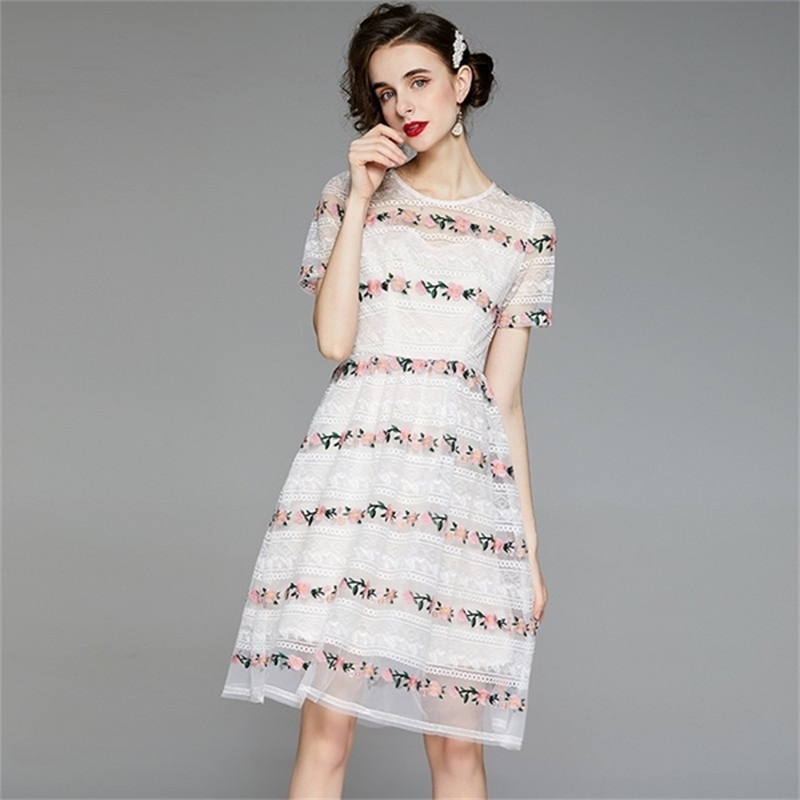

Runway Summer Women Elegant Sweet Lace Flowers Embroidery Party Dress Vintage Ladies O-Neck Short Sleeve Casual Slim White 210519, Photo color