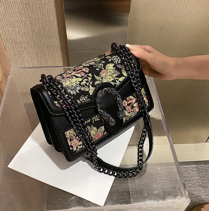 

Factory wholesale women chain bag sweet lady flower embroidery handbag retro color matching leather handbags street trend flowers embroiderys shoulder bags