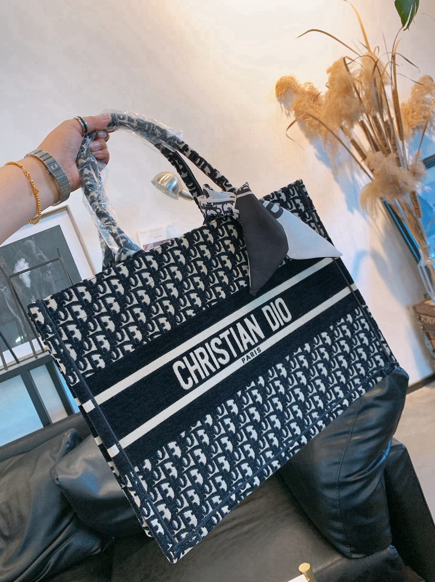 

2021 On Sale high quality Classic Luxury Brand Leather bags men and women shoulder Messenger bag portable backpack -D2294, Red;black