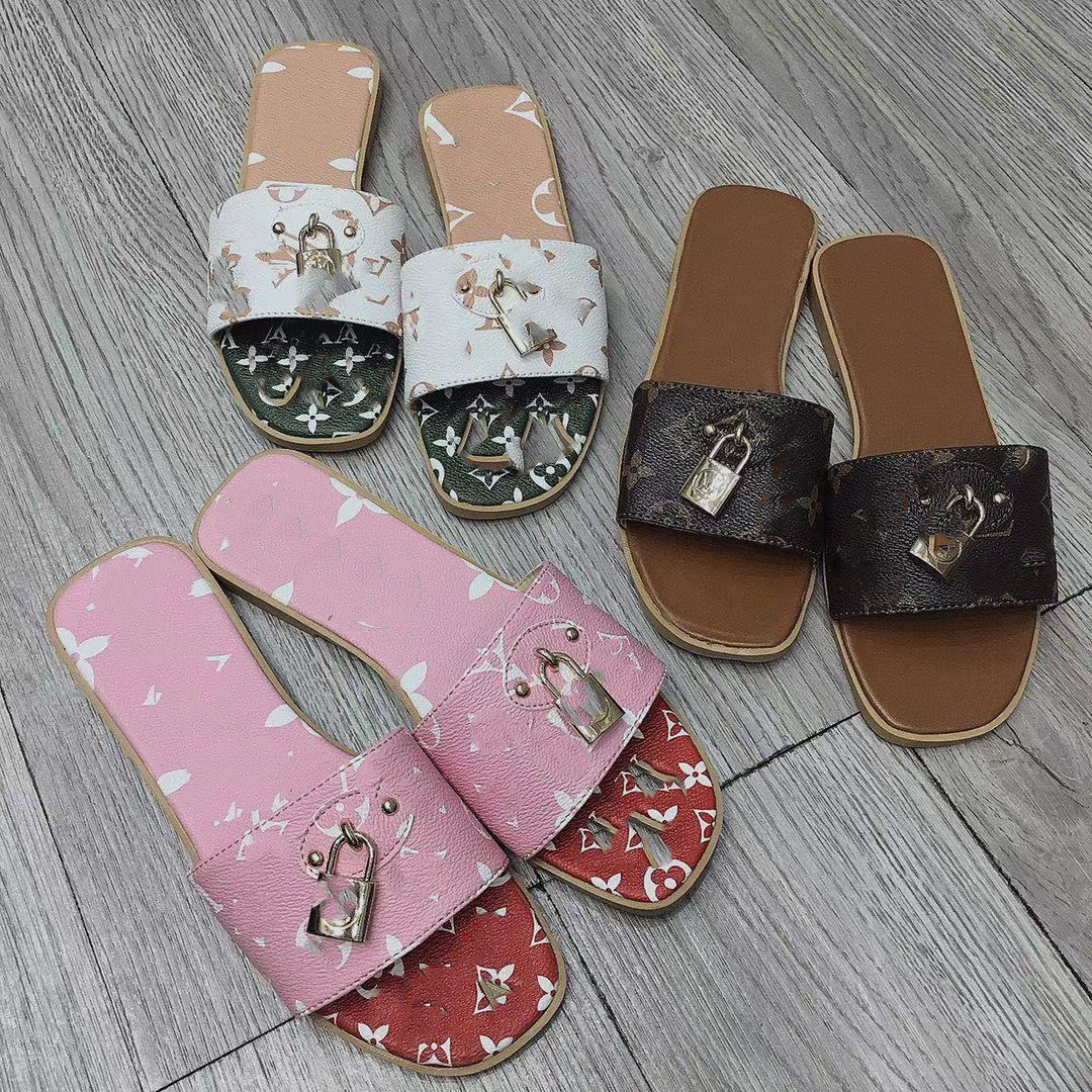 

Summer fashion women beach slipper Leather Flat shoes Hotel Letters woman Shoe Metal Lock head slippers 35-41, Black