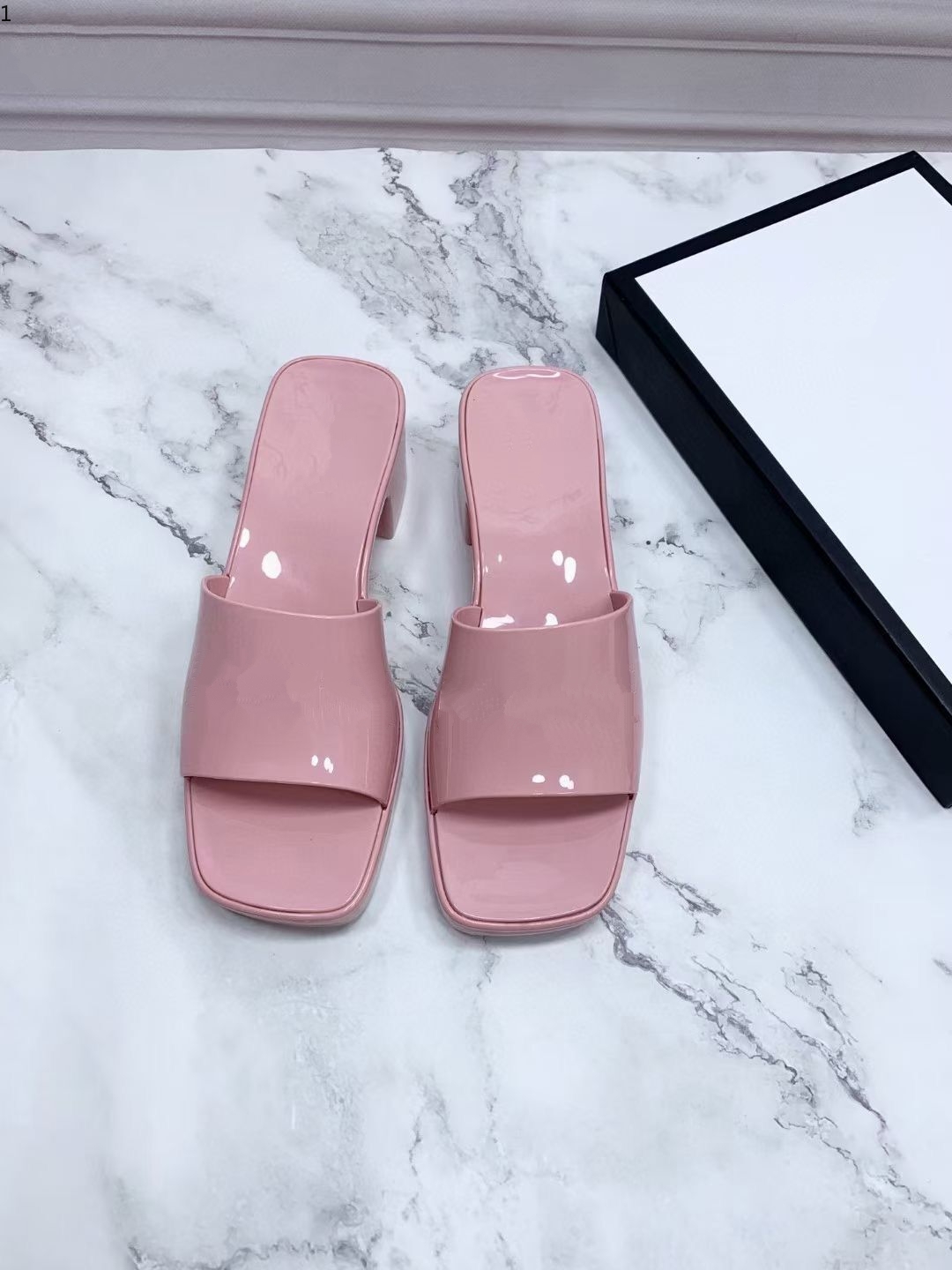 

Dio Beach slippers Summer Designer Women Shoes Coarser heel flops 100% Patent leather lady Half slipper Metal luxury High heeled sandals mkj0001