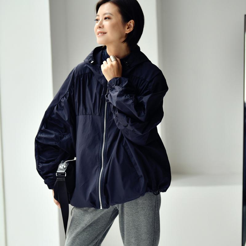 

Women's Jackets MICOCO W6932C Literature And Art Leisure Fashionable Three-dimensional Pleated Design With Loose Hooded Zipper Short Coat, White