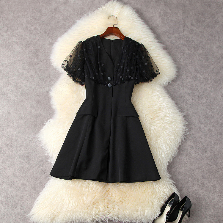 

2021 Summer Short Sleeve V Neck Black / Beige Pure Color Tulle Flowers Panelled Short Mini Dress Elegant Casual Dresses 21L0812347