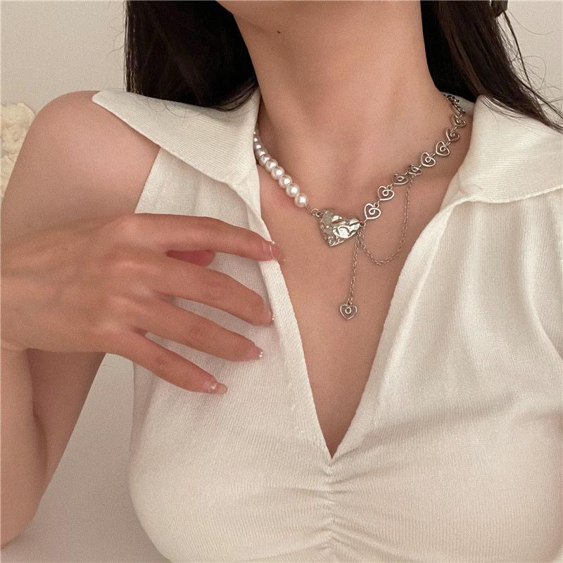 

Chokers Pearl Necklace Love Clavicle Chain Design Feeling Hollowed Out Carved Peach Heart Accessories Ins Cool Style