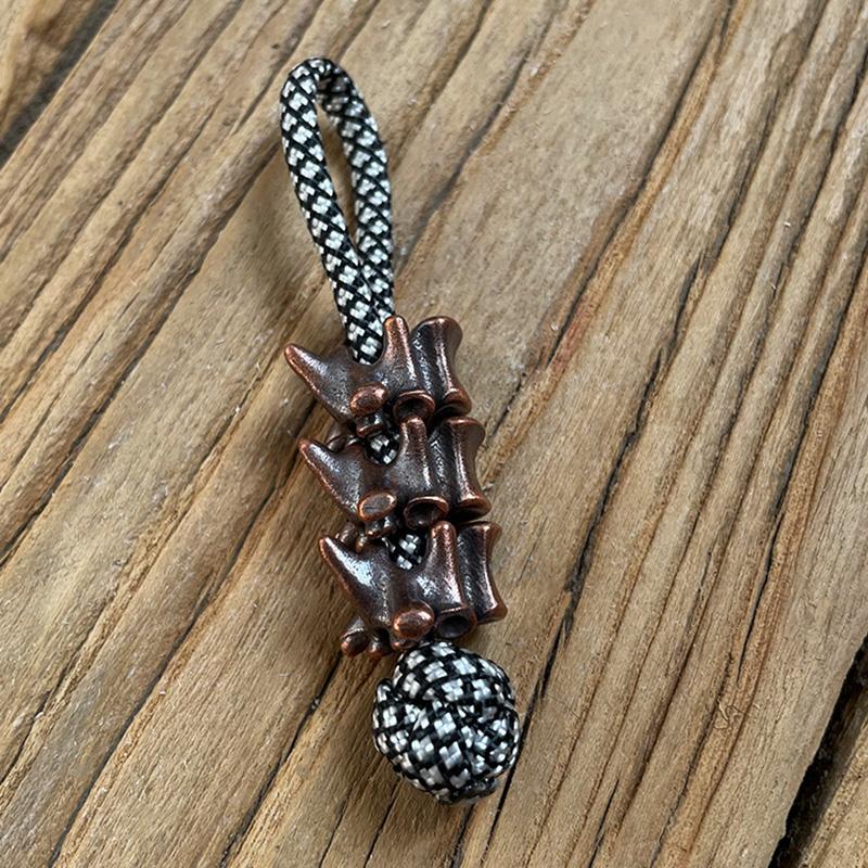 

Keychains Brass Spine Bone Knife Pendant Personality Creative Car Keychain Umbrella Cord Accessories Key Ring Pure Copper DIY Bead
