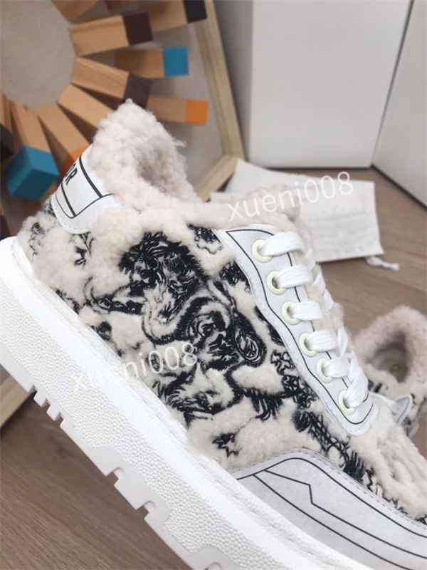 

2022 Quality fashion leather star women Designer boots martin short autumn winter ankle Exquisite woman shoes cowboy booties by bagandshoe zh211002, 01