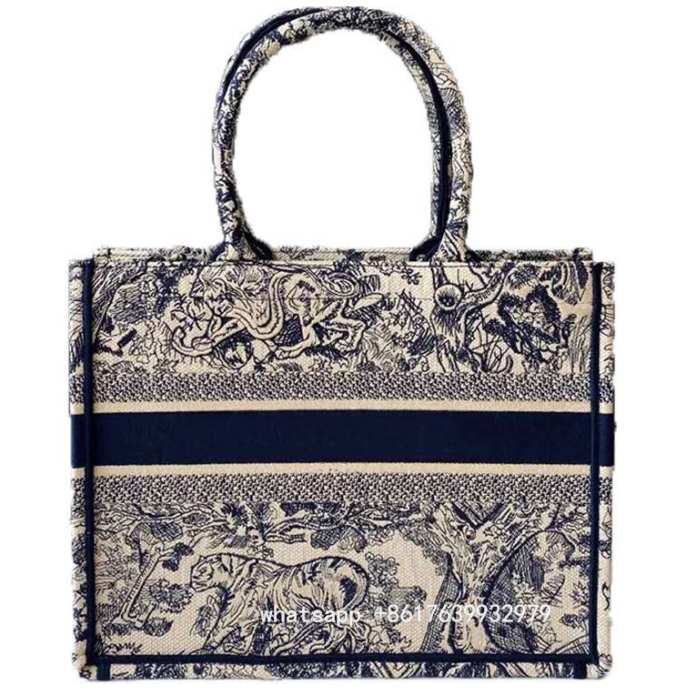 

2021 new luxury big-name shopping bag with embroidered tiger pattern, large-capacity handmade double-sided flower 2062, It's patterned like the picture