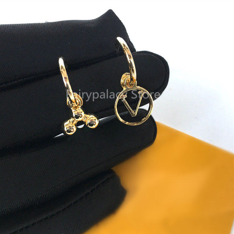 

New style Womens designer earrings Stud simple European and American fashion trendy Stainless letter earring jewelry gift