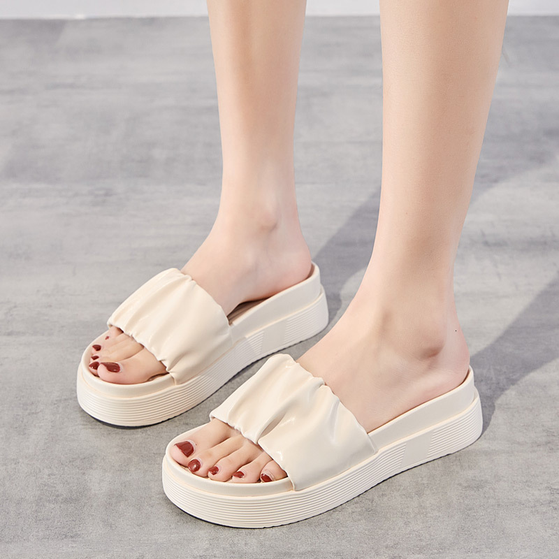 

luxury slippers thick soled slipper's small fragrance style in summer 2021 wear casual, lightweight and breathable beach sandals, Black