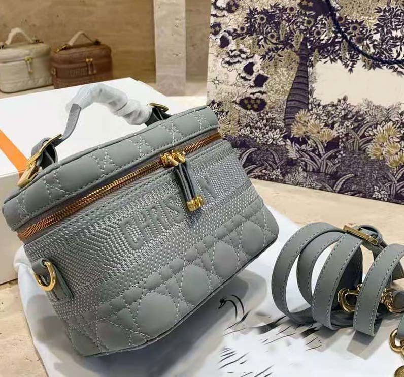 

D home 20 new stitched letter embroidery cross arm cosmetic bag large capacity portable cosmetic storage box Cosmetic Case