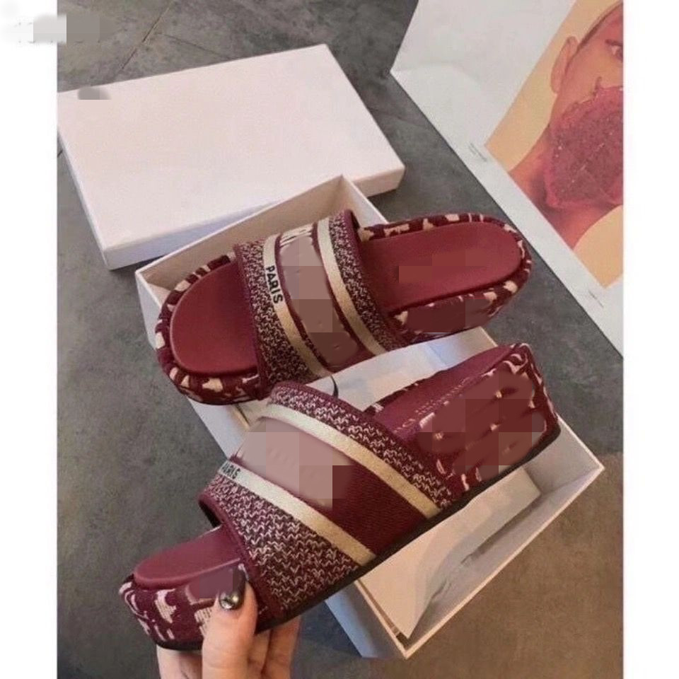 

2021 Paris WomensScuffs Summer Sandals Beach Slide Slippers Girls Flip Flops Loafers Beautiful Embroidered Slipper kj0002