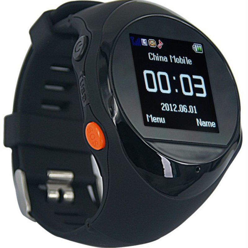 Montre-bracelet quadri-bande numérique multifonctionnelle à la mode pour hommes avec fonction SOS mobile Téléphone GPS Tracker Montre avec réveil