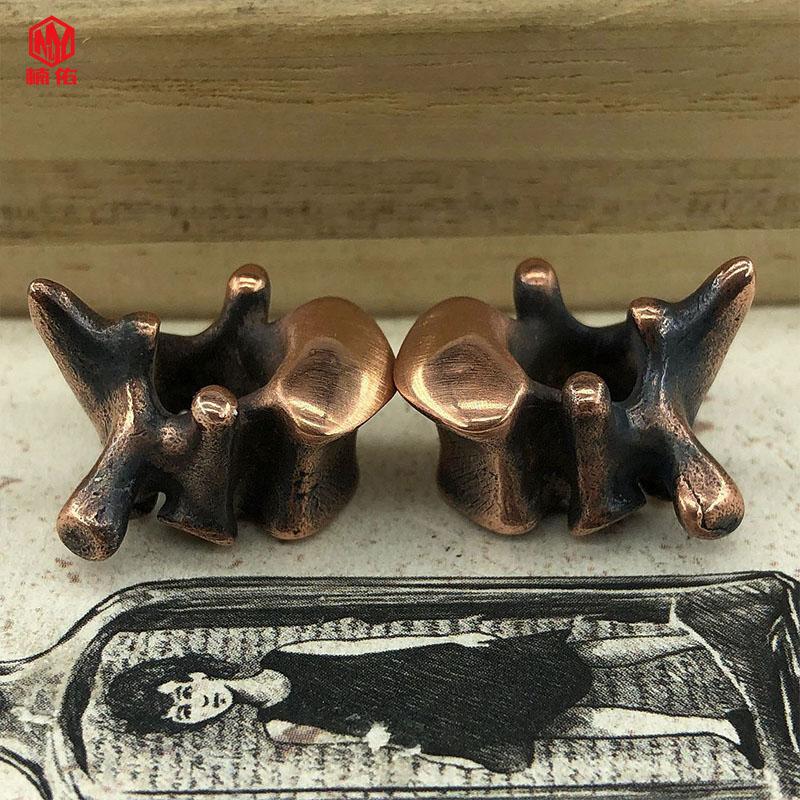 

Spine Personality 1PCS Brass Knife Bead Outdoor Backpack Ornament Paracord Gadgets