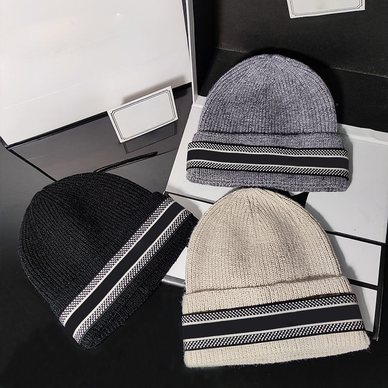 

Luxurys fashion designers beanie casual high quality luxury goods suitable for men and women Autumn winter warmth good nice, Box