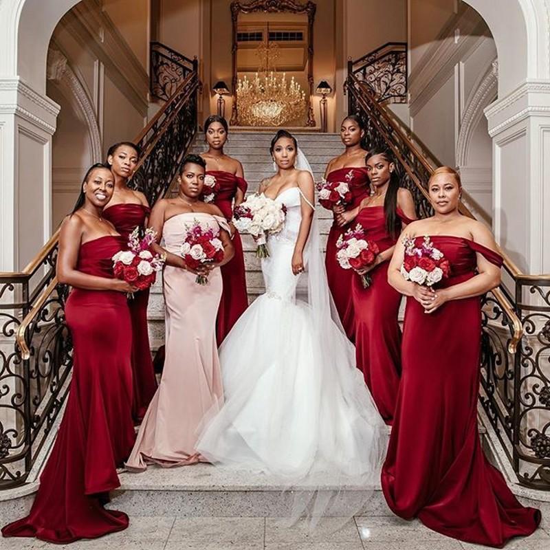 

2022 African Mermaid Bridesmaid Dresses Long Off Shoulder Dark Red Burgundy Plus Size Floor Length Wedding Guest Dress Maid Of Honor Gowns robes de