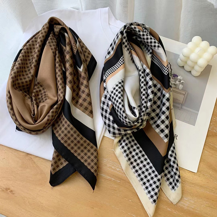 

2021AW Wholesale Spring And Autumn Lady Beach Silk Scarf French Style Headscarf Women's Fashion Printing Large Square Scarves Luxury Travel Shawl Bandeau muffler