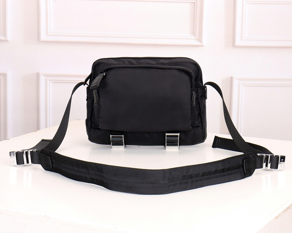 

Inclined shoulder bag