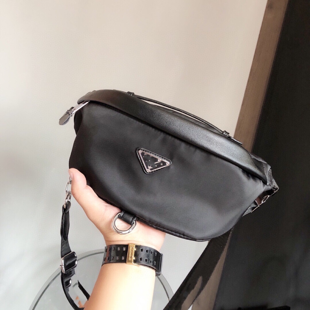 

New style men's leather breast bag in autumn and winter clearance sale