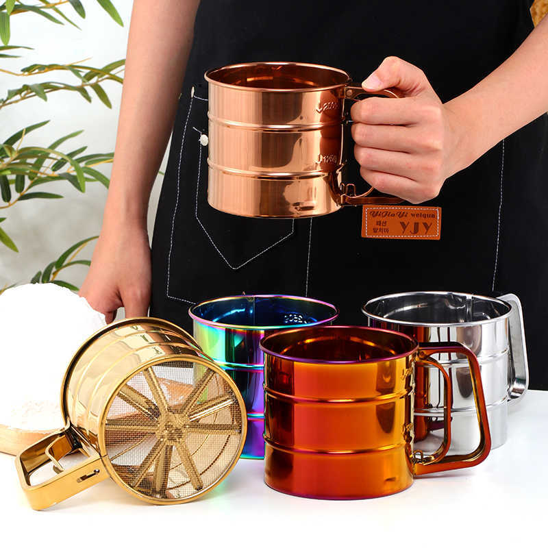 

Rose Gold Flour Sieve Cup stainless Steel Mesh Round Powder Flour Baking Tool Sugar Mesh Sieve Crank Sifter Measuring Scale 210626