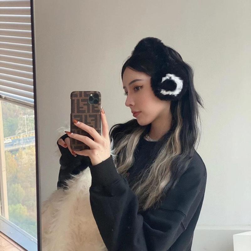 Berets Brand 2021 Design Runway Fur Winter Ladies Earmuffs Solid Color Warm Comfortable Skiing Headphones For Women 31434