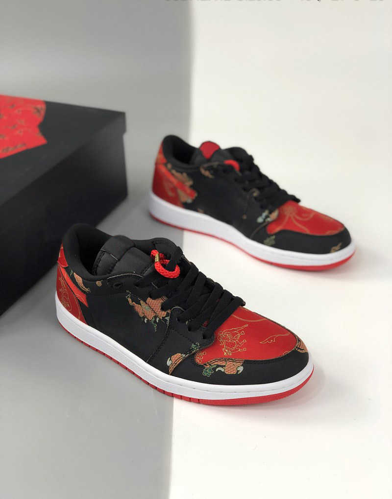 

Low OG 1 Chinese News Year Men Basketball shoes 1s CNY Black University Red Metallic Gold Women Sports Sneaker Trainer with box