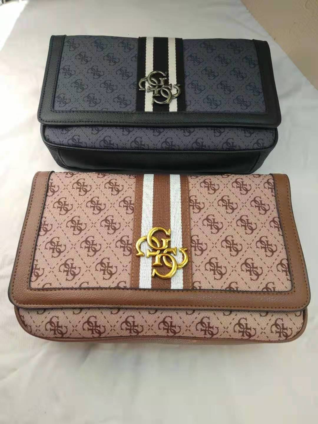 

2021 New Old Flower Guss Hangtag Postman Bag Women's One Shoulder Chain