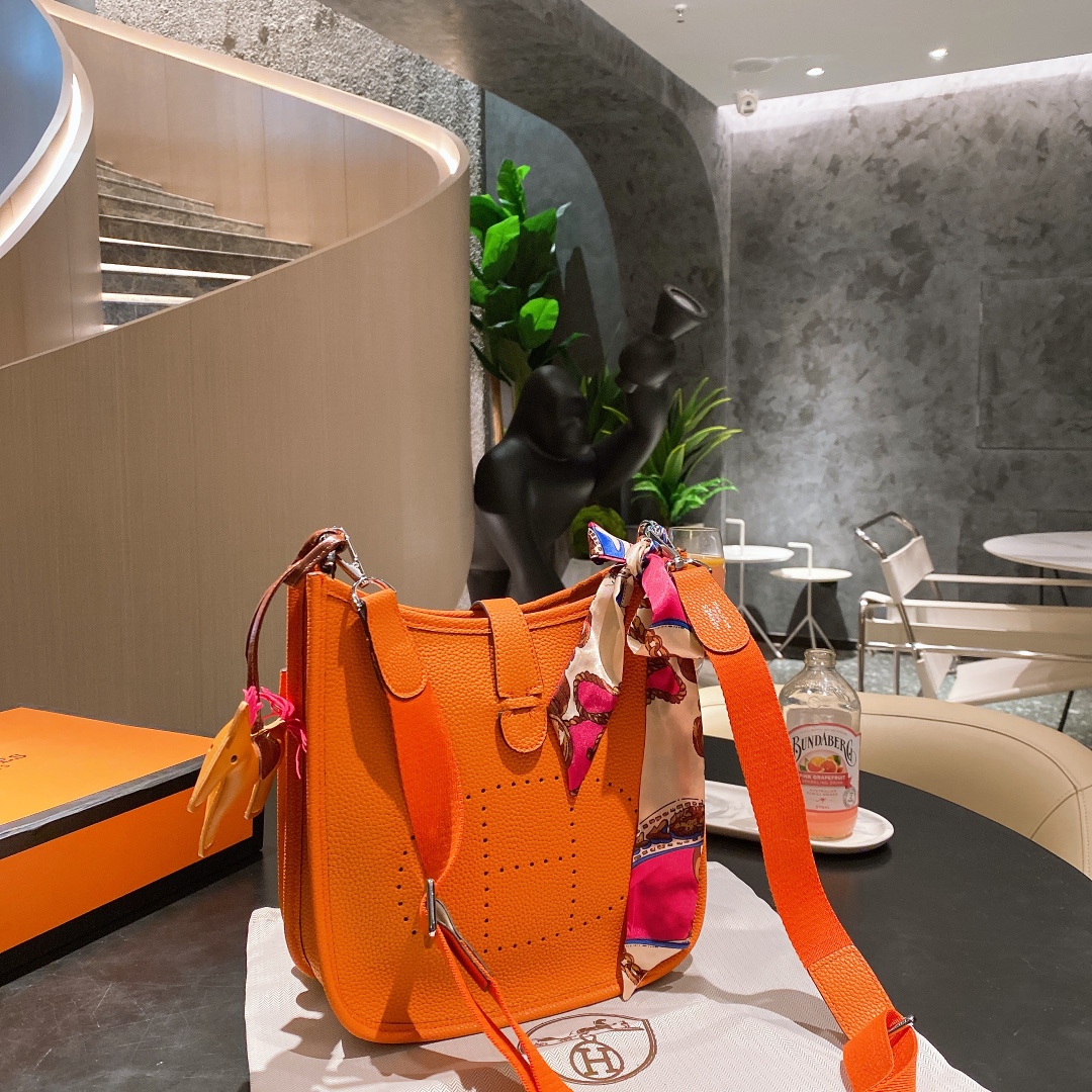 

Handbag Messenger Wallet Plain Lychee Pattern Fashion H Letter Wide Belt Ladies Classic Shoulder Bag