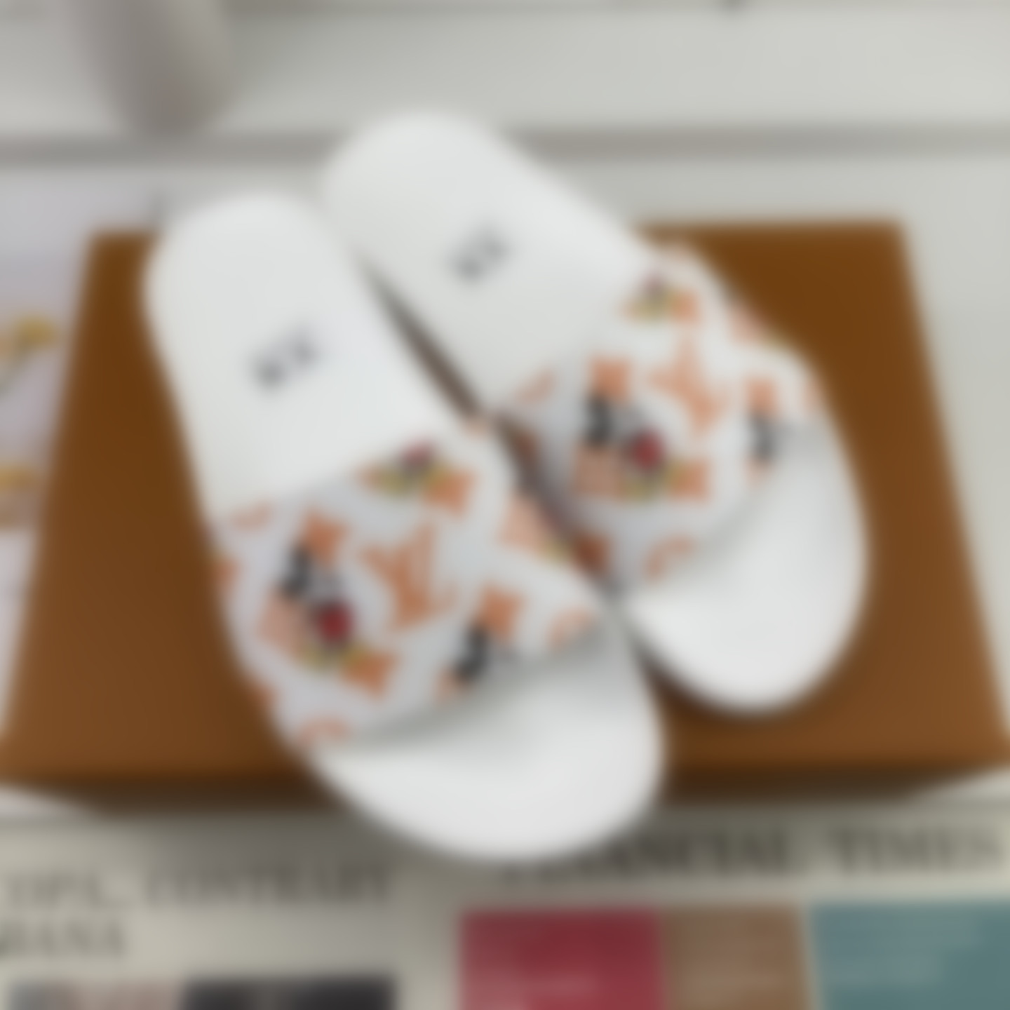 

LVLOUISVITTON VUTTON Nshoes Luxury Slide Summer Wide Flat Slippery With Thick Flip Flops mens womens fashion sandal, Black