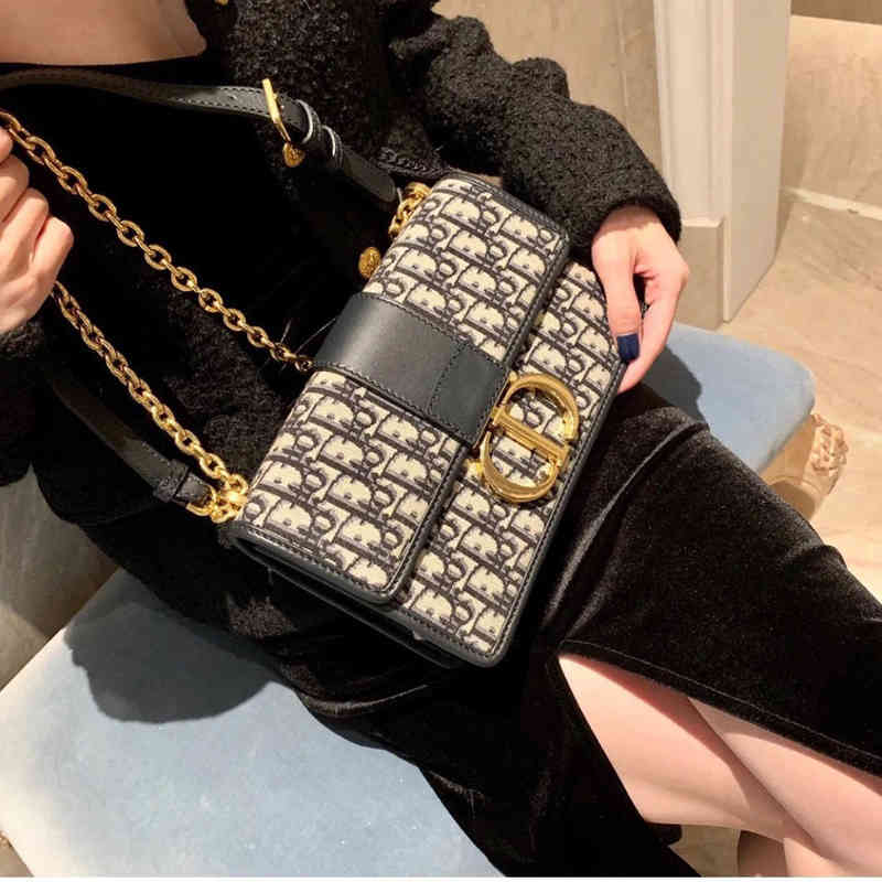 

D2022ior Female Versatile Chain Bags New Montaigne Postman Bag Canvas Square Fashion Korean Version with Cowhide Net Red, Sky blue
