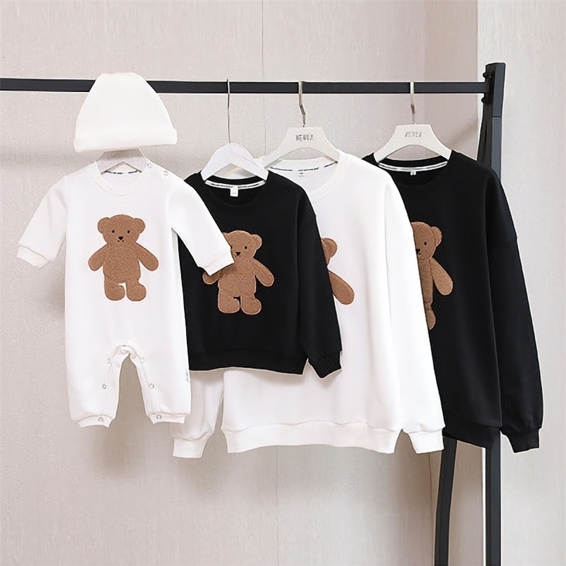 

Spring and Autumn Sweater Family Matching Clothes Embroidery Cartoon Bear Father and Son Mother and Daughter Long-sleeved Shirt 211025, M86b