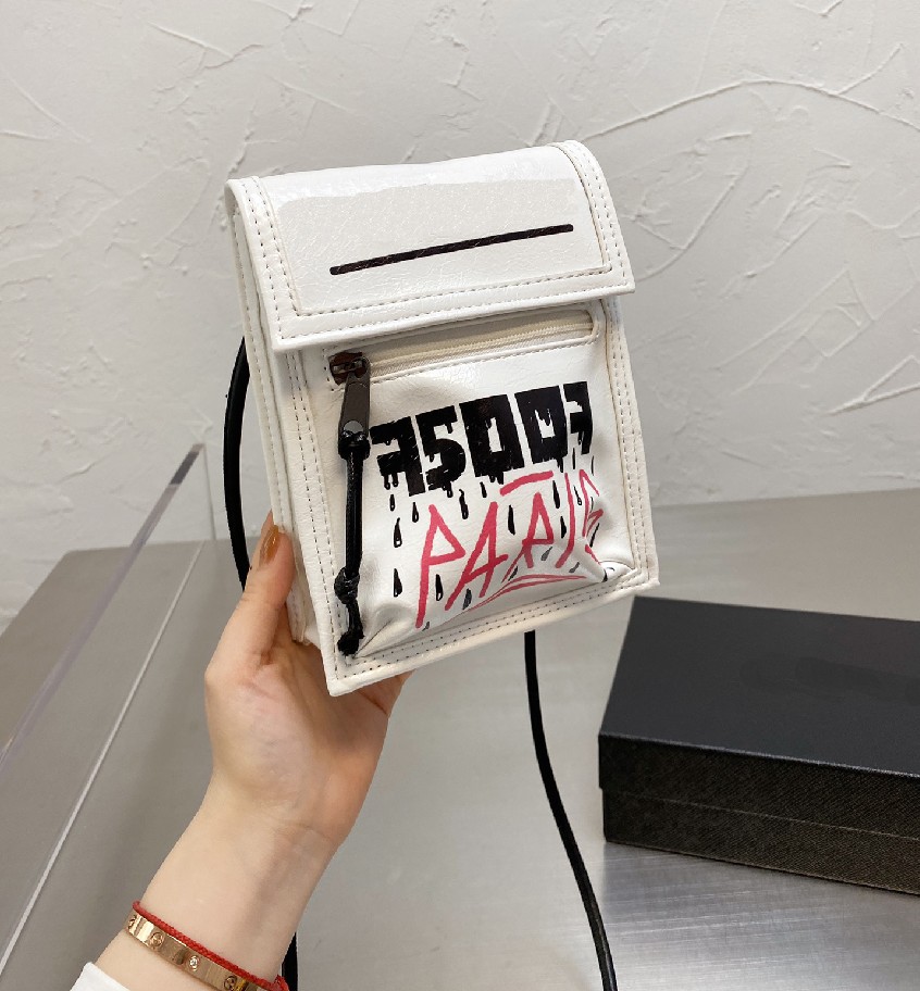 

Evening Bags Top diagonal shoulder bags designer letters style waist bag fashion matching classic graffiti high-quality mobile phone bagss WF2105133