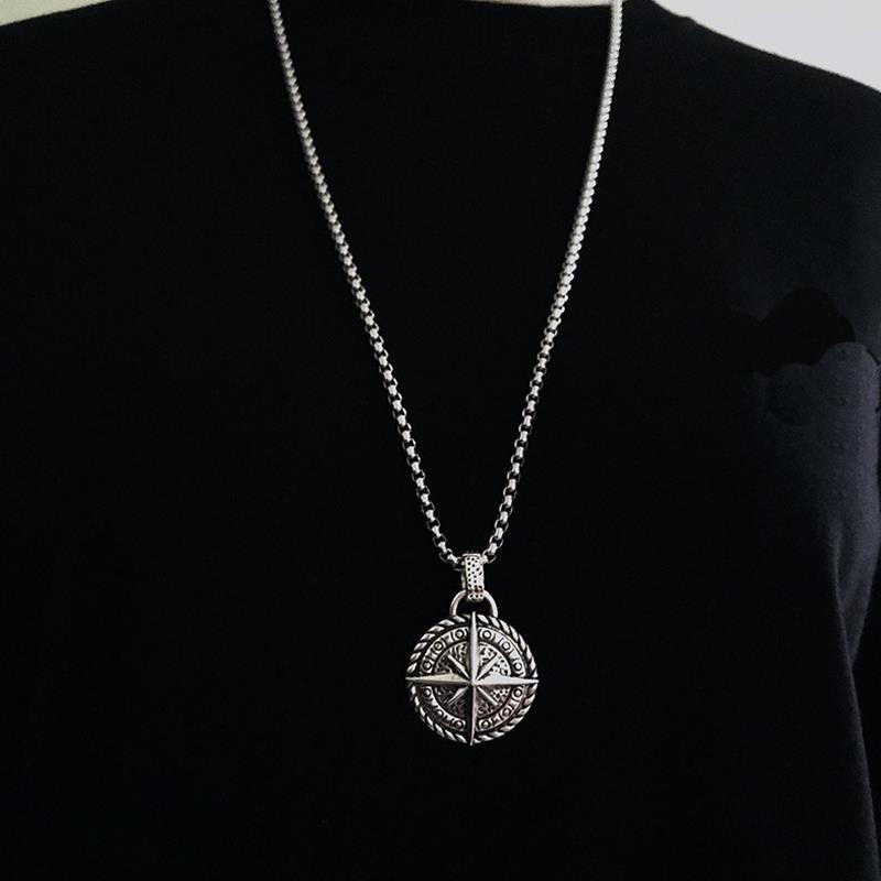 

Pendant Necklaces 2021 Trendy Round Compass Men Necklace Box Chain Temperament Stainless Steel For Jewelry Gift, Silver