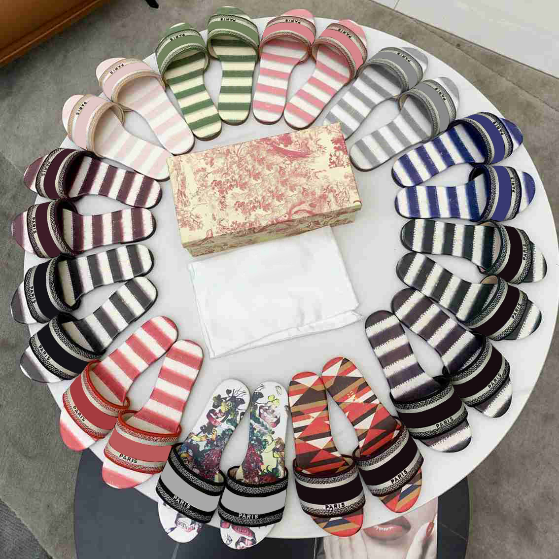 

Designer Womens Slippers Luxury Paris Beach Slides Scuffs Summer Sandals Ladies Flip Flops Sexy Multicolors Embroidered Floral Shoes with sh, Black