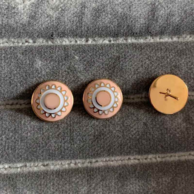 

High Quality Titanium Steel Women Designer Stud Gold Silver Rose Colors Luxurious Letter Round Card Trendy Couple Earrings For Lady Party Wedding Hoop Wholesale