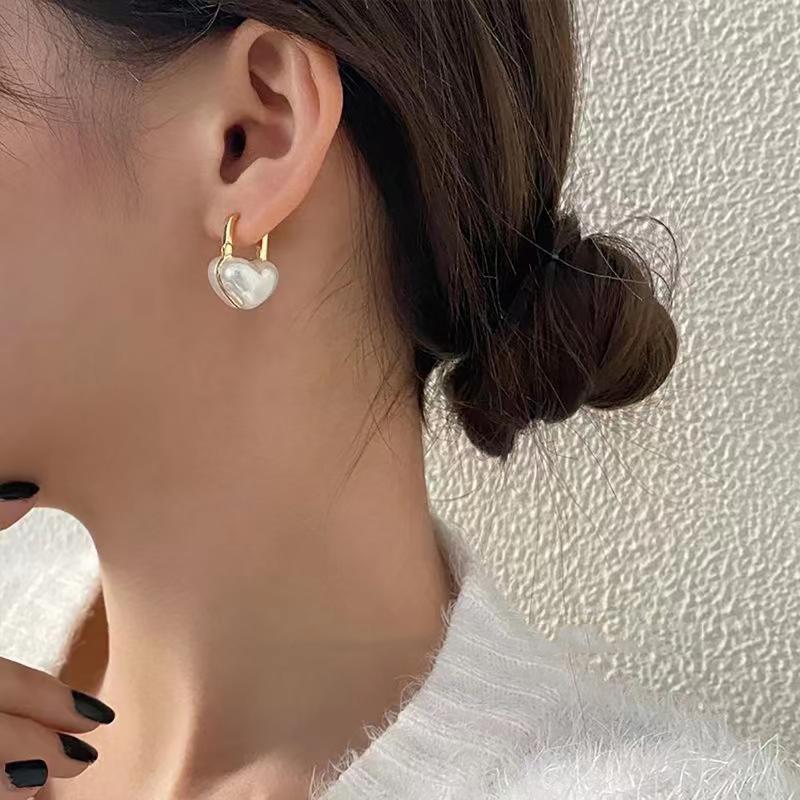 

Hoop & Huggie AENSOA 2022 Cute Pearl Heart Studs Small Earrings For Women Gold Color Eardrop Minimalist Tiny Huggies Hoops Earring