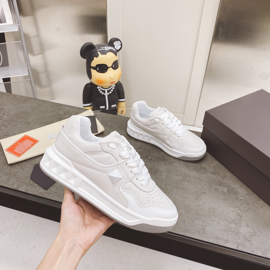 

2021 Amore One Stud Sneakers Designer Luxury Women Men Casual Shoes Oversized rivets Low-top mid-top sneaker Lambskin Calfskin Ladies White Shoe Top Quality Size 35-45, Color 7